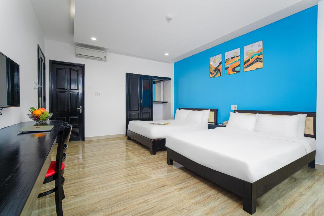 La Maison Danang Beach Hotel Exterior photo