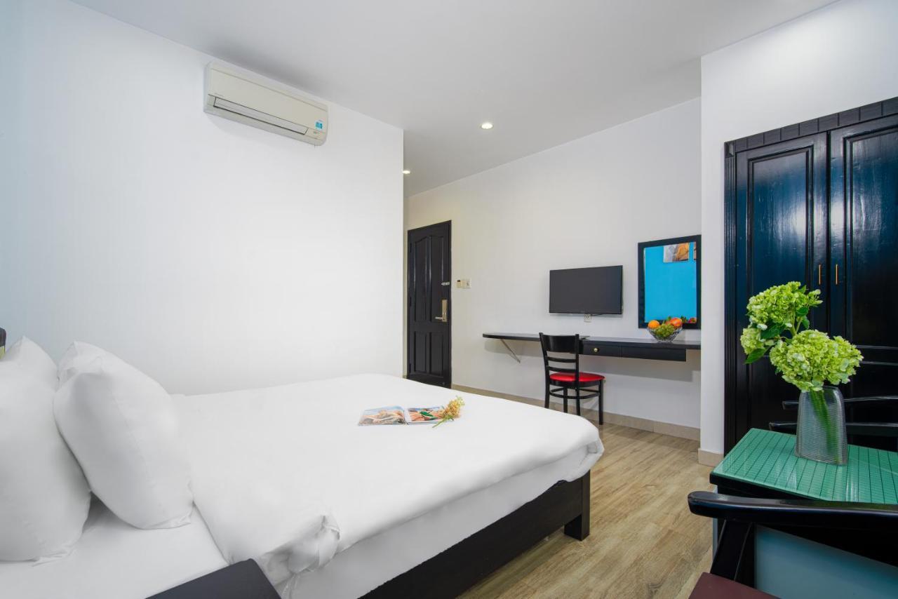 La Maison Danang Beach Hotel Exterior photo