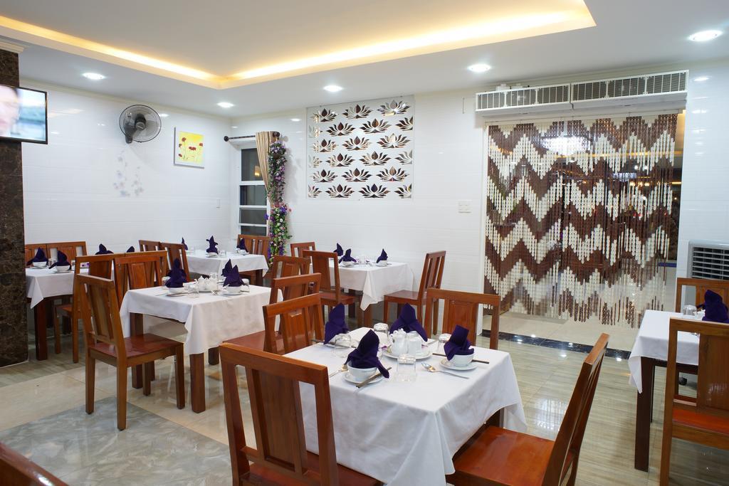 La Maison Danang Beach Hotel Exterior photo