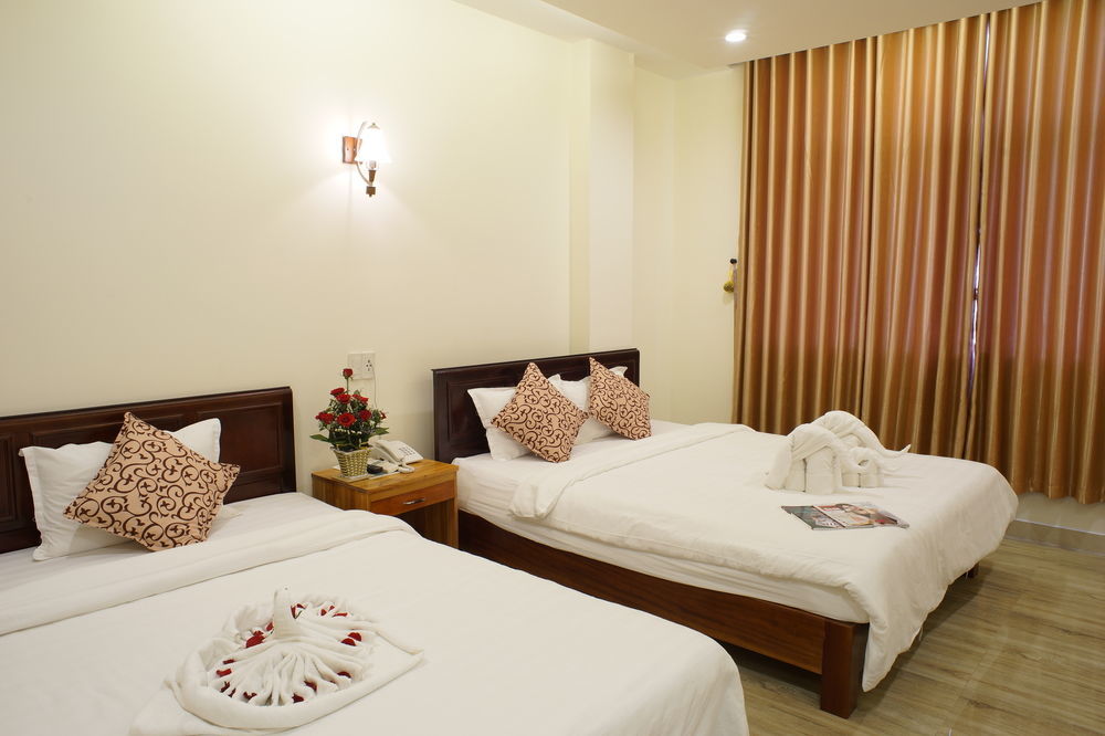 La Maison Danang Beach Hotel Exterior photo