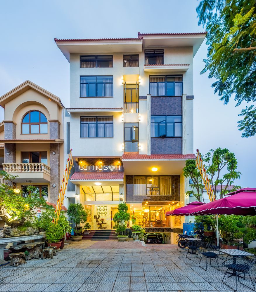 La Maison Danang Beach Hotel Exterior photo