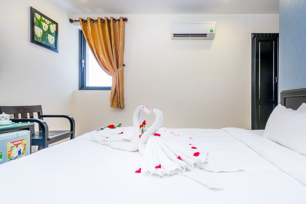 La Maison Danang Beach Hotel Exterior photo