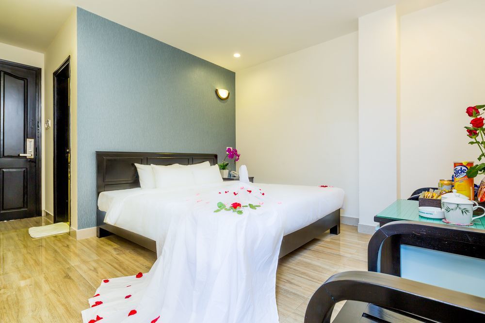 La Maison Danang Beach Hotel Exterior photo