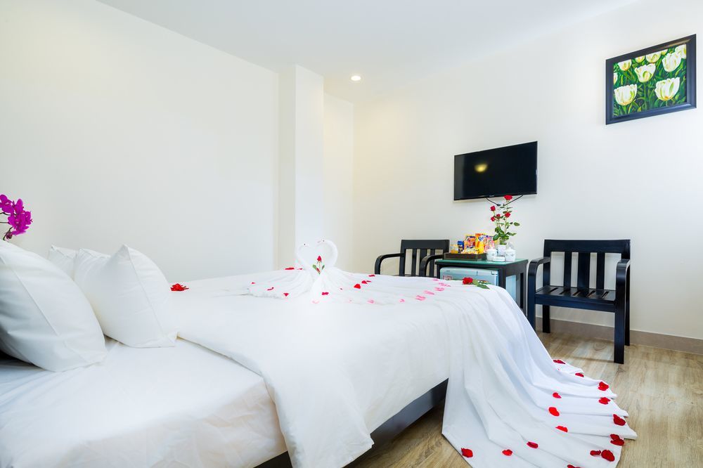 La Maison Danang Beach Hotel Exterior photo