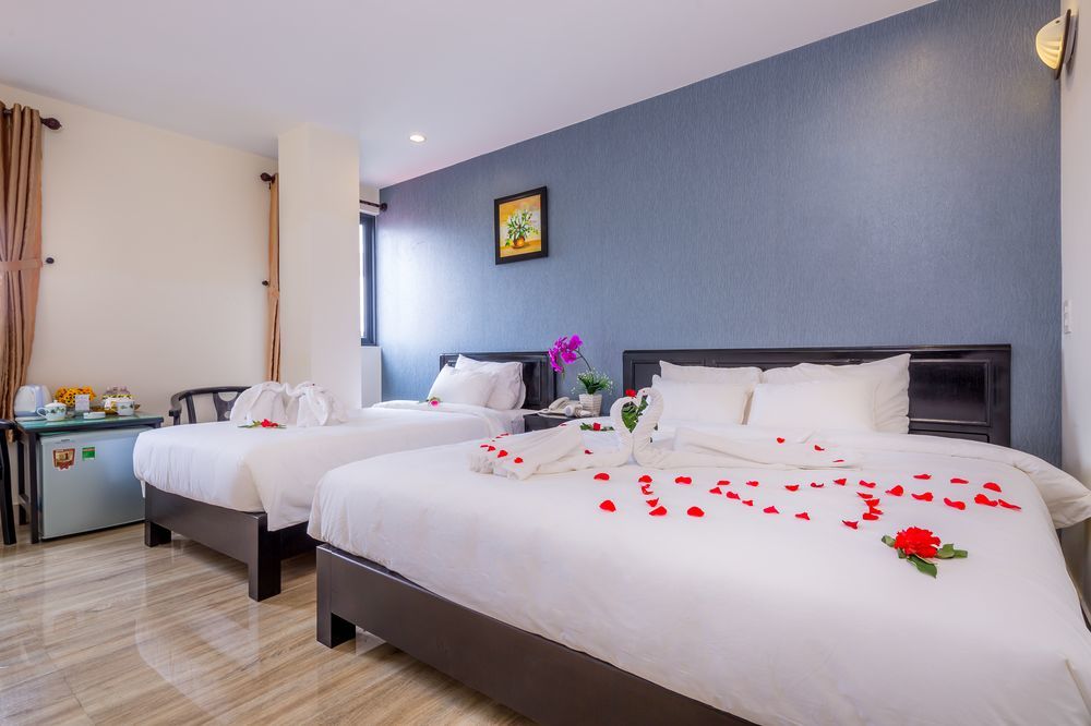 La Maison Danang Beach Hotel Exterior photo